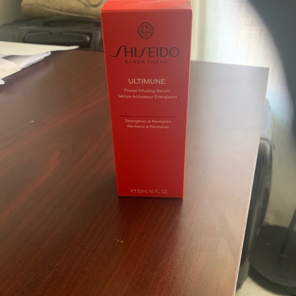 Shiseido Ultimune Power Infusing Serum - Vibrant Red